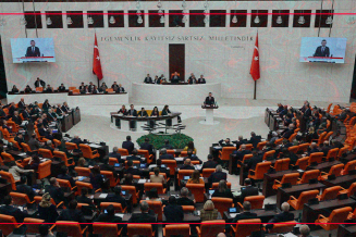 Reporters sans frontières (RSF) exhorte le gouvernement turc à se conformer aux injonctions de cette haute juridiction en réformant la législation controversée. 